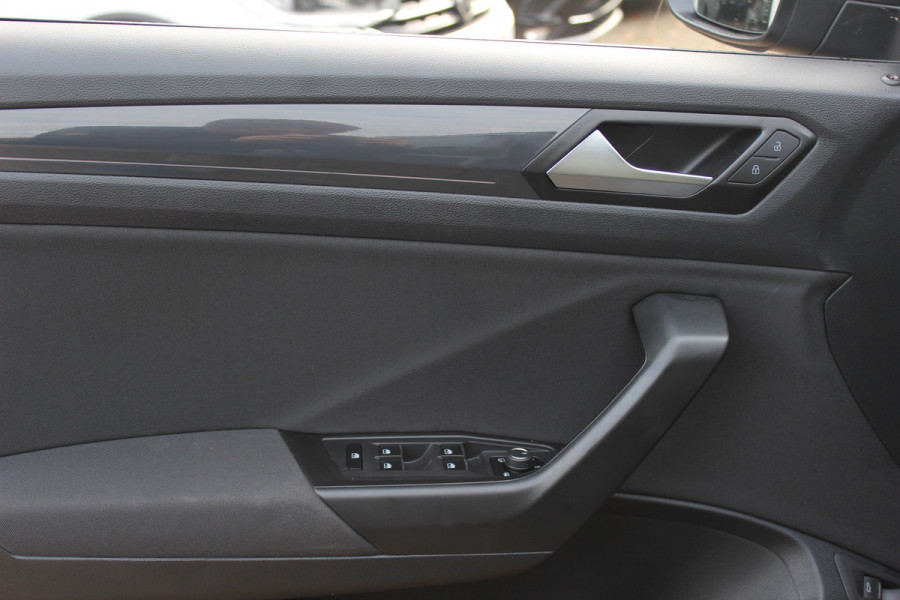 Volkswagen T-Roc 2.0 TSI 4Motion Sport / Trekhaak / Camera / Virtual Cockpit / CarPlay / 17'' / Stoelverwarming / DAB / ACC / Elektr. achterklep