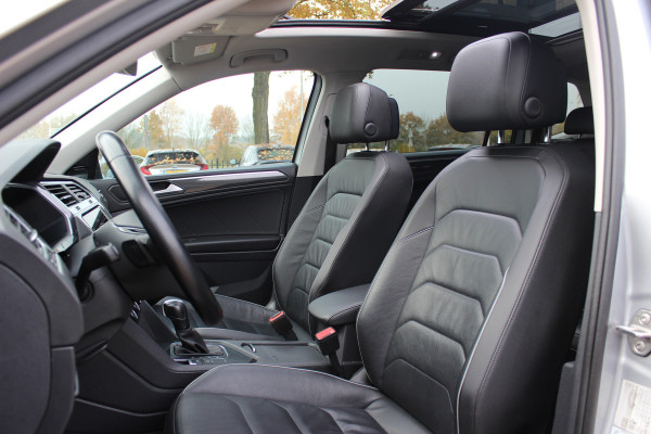 Volkswagen Tiguan Allspace 1.5 TSI Highline Business R-line / Trekhaak / Panoramadak / 360Camera / Leder / Keyless / 20'' / CarPlay / Stoelverwarming / DAB / Dodehoek / ACC