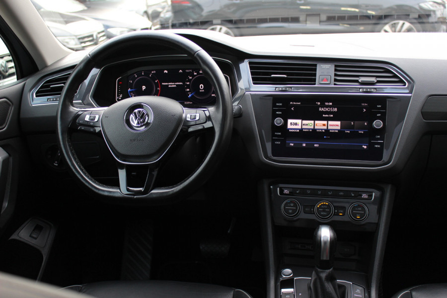 Volkswagen Tiguan Allspace 1.5 TSI Highline Business R-line / Trekhaak / Panoramadak / 360Camera / Leder / Keyless / 20'' / CarPlay / Stoelverwarming / DAB / Dodehoek / ACC