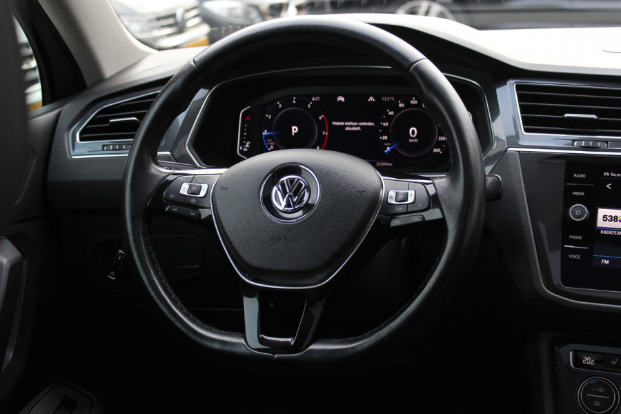 Volkswagen Tiguan Allspace 1.5 TSI Highline Business R-line / Trekhaak / Panoramadak / 360Camera / Leder / Keyless / 20'' / CarPlay / Stoelverwarming / DAB / Dodehoek / ACC