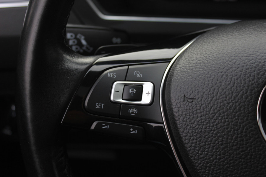 Volkswagen Tiguan Allspace 1.5 TSI Highline Business R-line / Trekhaak / Panoramadak / 360Camera / Leder / Keyless / 20'' / CarPlay / Stoelverwarming / DAB / Dodehoek / ACC