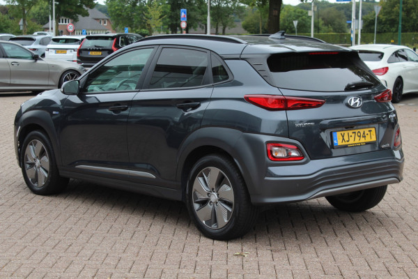 Hyundai Kona EV Premium 64 kWh / SoH 88.6% / Camera / Leder / Head-up / 18'' / Navigatie / Stuur+Stoelverwarming / Keyless / KRELL Audio / DAB / ACC