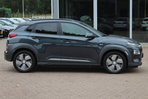 Hyundai Kona EV Premium 64 kWh / SoH 88.6% / Camera / Leder / Head-up / 18'' / Navigatie / Stuur+Stoelverwarming / Keyless / KRELL Audio / DAB / ACC