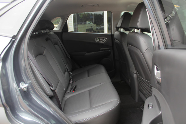 Hyundai Kona EV Premium 64 kWh / SoH 88.6% / Camera / Leder / Head-up / 18'' / Navigatie / Stuur+Stoelverwarming / Keyless / KRELL Audio / DAB / ACC