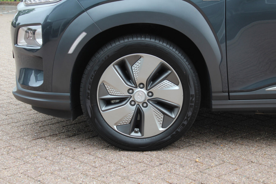 Hyundai Kona EV Premium 64 kWh / SoH 88.6% / Camera / Leder / Head-up / 18'' / Navigatie / Stuur+Stoelverwarming / Keyless / KRELL Audio / DAB / ACC