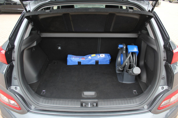 Hyundai Kona EV Premium 64 kWh / SoH 88.6% / Camera / Leder / Head-up / 18'' / Navigatie / Stuur+Stoelverwarming / Keyless / KRELL Audio / DAB / ACC