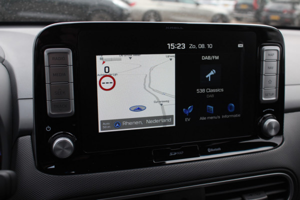 Hyundai Kona EV Premium 64 kWh / SoH 88.6% / Camera / Leder / Head-up / 18'' / Navigatie / Stuur+Stoelverwarming / Keyless / KRELL Audio / DAB / ACC