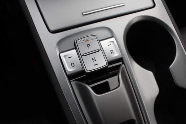 Hyundai Kona EV Premium 64 kWh / SoH 88.6% / Camera / Leder / Head-up / 18'' / Navigatie / Stuur+Stoelverwarming / Keyless / KRELL Audio / DAB / ACC