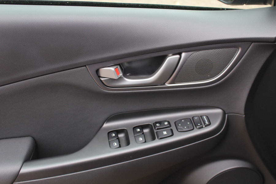Hyundai Kona EV Premium 64 kWh / SoH 88.6% / Camera / Leder / Head-up / 18'' / Navigatie / Stuur+Stoelverwarming / Keyless / KRELL Audio / DAB / ACC