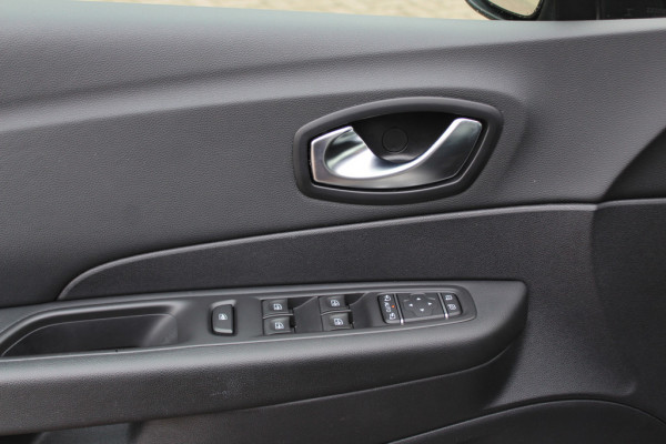 Renault Captur 1.2 TCe Intens 63.468 km! / Camera / Navigatie / Keyless / 17'' / Armsteun / DAB / Cruise Control