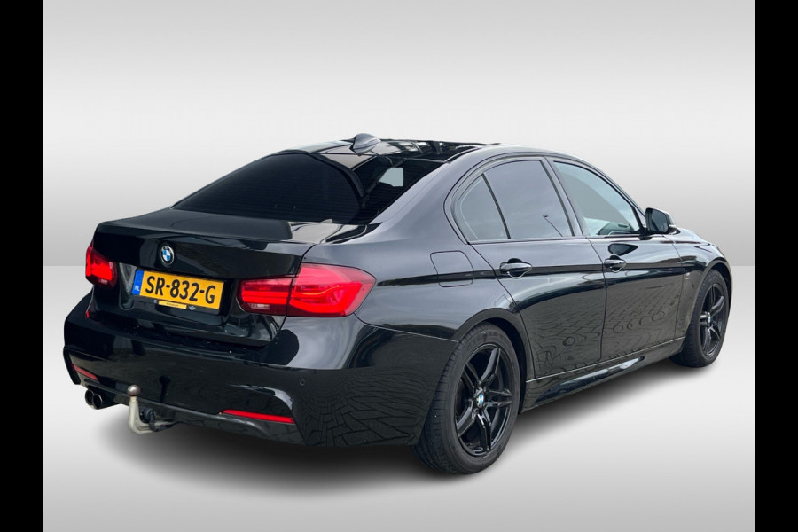 BMW 3-serie 320i Edition M Sport / Trekhaak / Leder / Navigatie / 18'' / Stoelverwarming / Cruise Control