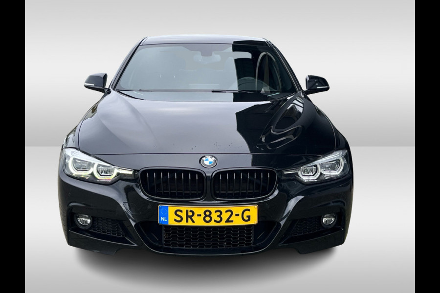 BMW 3-serie 320i Edition M Sport / Trekhaak / Leder / Navigatie / 18'' / Stoelverwarming / Cruise Control