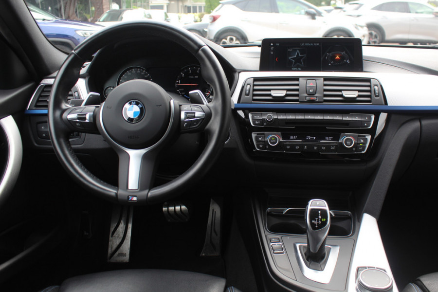 BMW 3-serie 320i Edition M Sport / Trekhaak / Leder / Navigatie / 18'' / Stoelverwarming / Cruise Control