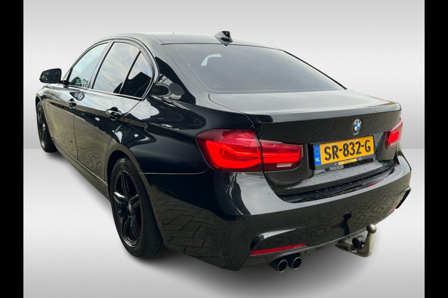 BMW 3-serie 320i Edition M Sport / Trekhaak / Leder / Navigatie / 18'' / Stoelverwarming / Cruise Control