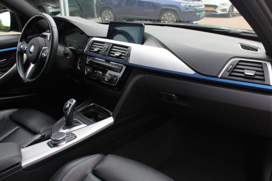 BMW 3-serie 320i Edition M Sport / Trekhaak / Leder / Navigatie / 18'' / Stoelverwarming / Cruise Control