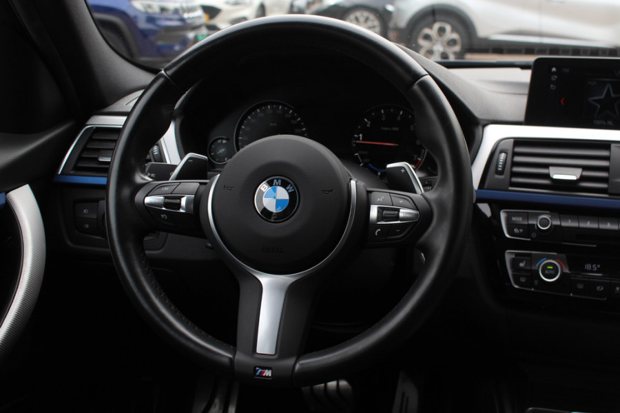 BMW 3-serie 320i Edition M Sport / Trekhaak / Leder / Navigatie / 18'' / Stoelverwarming / Cruise Control