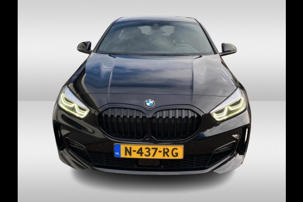 BMW 1-serie 118i Business Ed. M Sport / Camera / Navigatie / Half leder / 17'' / Sportstoelen / CarPlay / Cruise Control