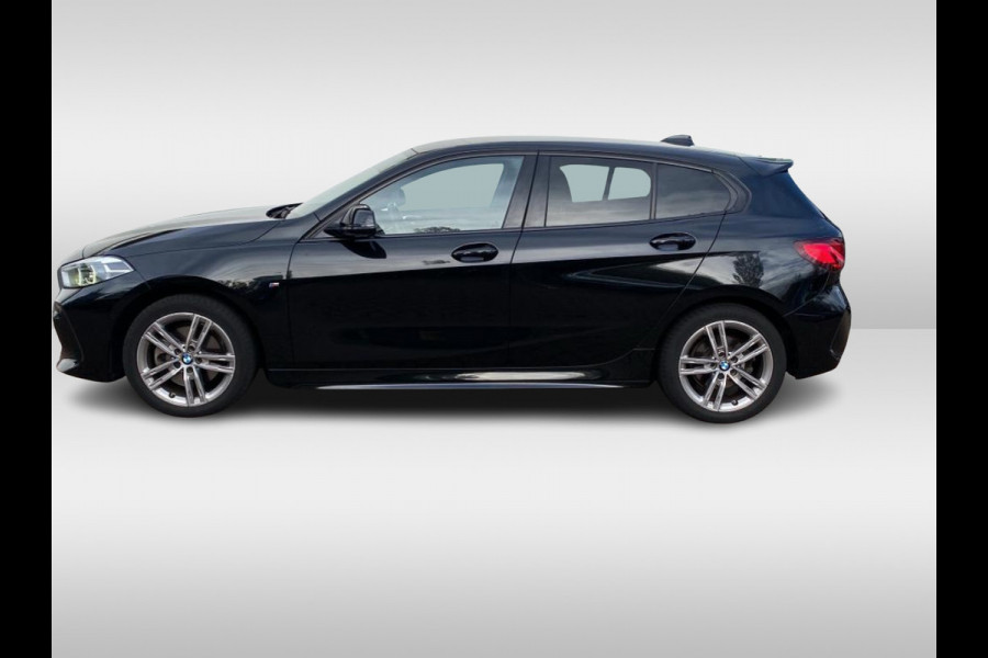 BMW 1-serie 118i Business Ed. M Sport / Camera / Navigatie / Half leder / 17'' / Sportstoelen / CarPlay / Cruise Control