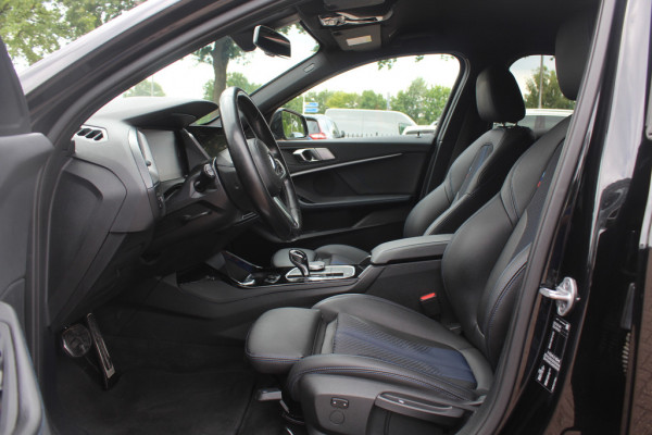 BMW 1-serie 118i Business Ed. M Sport / Camera / Navigatie / Half leder / 17'' / Sportstoelen / CarPlay / Cruise Control