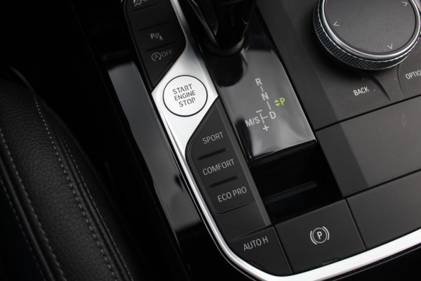 BMW 1-serie 118i Business Ed. M Sport / Camera / Navigatie / Half leder / 17'' / Sportstoelen / CarPlay / Cruise Control