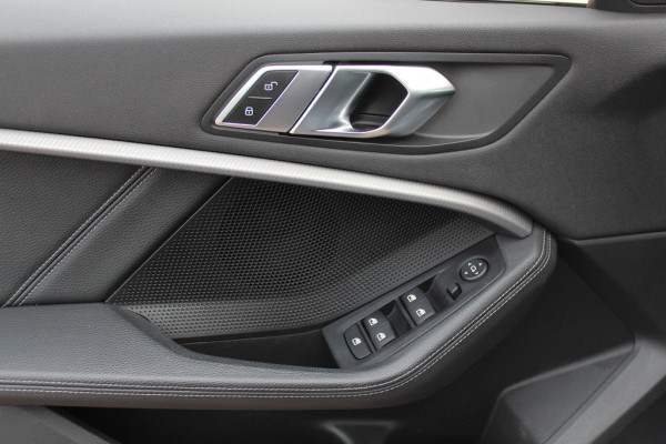 BMW 1-serie 118i Business Ed. M Sport / Camera / Navigatie / Half leder / 17'' / Sportstoelen / CarPlay / Cruise Control