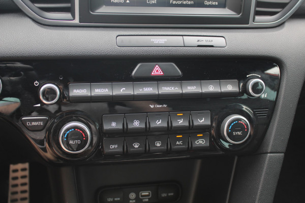 Kia Sportage 1.6 GDI DynamicLine / Camera / Leder / Navigatie / 17'' / Stoelverwarming / DAB / Cruise Control