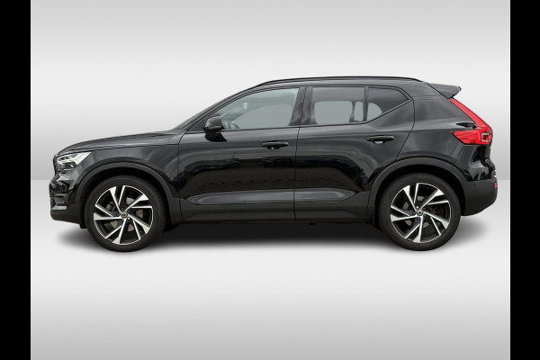Volvo XC40 2.0 T5 AWD R-Design Intro Edition / Trekhaak / Panoramadak / 360Camera / Standverwarming / Leder / Harman Kardon / Navigatie / Stuurverwarming / ACC / Dodehoek / DAB