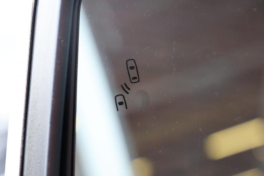 Ford Transit Custom 320 2.0 TDCI 170 PK L2H1 Raptor Edition | Bi-Xenon | CarPlay | ACC | Navigatie | Camera | Stoelverwarming | Dodehoek detector | DAB | Werkplaatsinrichting | 3-Zitter | Dealer onderhouden | Nieuwe APK