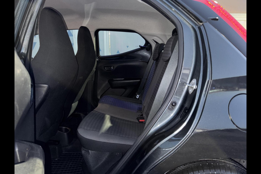 Toyota Aygo 1.0 VVT-i x-play Automaat Sportvelg Camera CarPlay, Airco Garantie