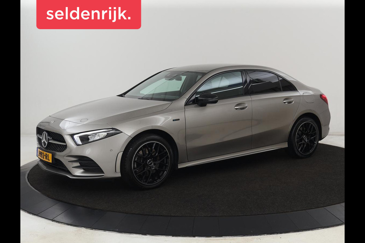 Mercedes-Benz A-Klasse 250e AMG Limited | Carplay | Stoelverwarming | Camera | Leder/Alcantara | Navigatie | Park Assist | Sfeerverlichting | Full LED | Climate control | Widescreen | Cruise control | PHEV | Plug In