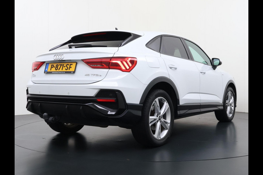 Audi Q3 Sportback 45 TFSI e S Edition VAN: €36.900,- VOOR: €31.877,- UW EINDEJAARSVOORDEEL: €5.023,- | PLUG IN HYBRIDE||2x S-LINE BINNEN + BUITEN| ADAPTIVE CRUISE| DODE HOEK | ELEK. TREKHAAK| DIG. DASH|