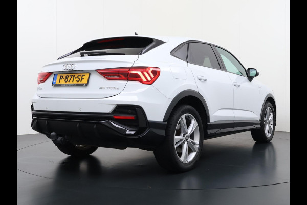 Audi Q3 Sportback 45 TFSI e S Edition VAN: €36.900,- VOOR: €31.877,- UW EINDEJAARSVOORDEEL: €5.023,- | PLUG IN HYBRIDE||2x S-LINE BINNEN + BUITEN| ADAPTIVE CRUISE| DODE HOEK | ELEK. TREKHAAK| DIG. DASH|