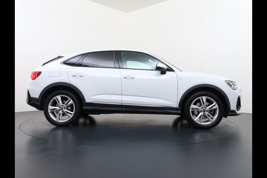 Audi Q3 Sportback 45 TFSI e S Edition VAN: €36.900,- VOOR: €31.877,- UW EINDEJAARSVOORDEEL: €5.023,- | PLUG IN HYBRIDE||2x S-LINE BINNEN + BUITEN| ADAPTIVE CRUISE| DODE HOEK | ELEK. TREKHAAK| DIG. DASH|