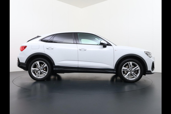 Audi Q3 Sportback 45 TFSI e S Edition VAN: €36.900,- VOOR: €31.877,- UW EINDEJAARSVOORDEEL: €5.023,- | PLUG IN HYBRIDE||2x S-LINE BINNEN + BUITEN| ADAPTIVE CRUISE| DODE HOEK | ELEK. TREKHAAK| DIG. DASH|