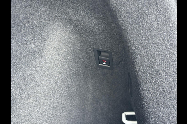 Audi Q3 Sportback 45 TFSI e S Edition VAN: €36.900,- VOOR: €31.877,- UW EINDEJAARSVOORDEEL: €5.023,- | PLUG IN HYBRIDE||2x S-LINE BINNEN + BUITEN| ADAPTIVE CRUISE| DODE HOEK | ELEK. TREKHAAK| DIG. DASH|