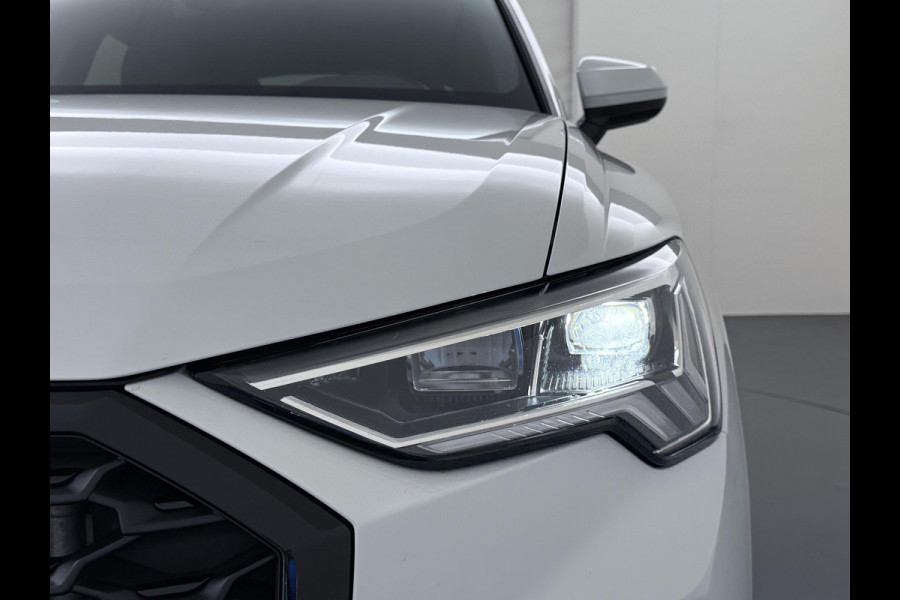 Audi Q3 Sportback 45 TFSI e S Edition VAN: €36.900,- VOOR: €31.877,- UW EINDEJAARSVOORDEEL: €5.023,- | PLUG IN HYBRIDE||2x S-LINE BINNEN + BUITEN| ADAPTIVE CRUISE| DODE HOEK | ELEK. TREKHAAK| DIG. DASH|