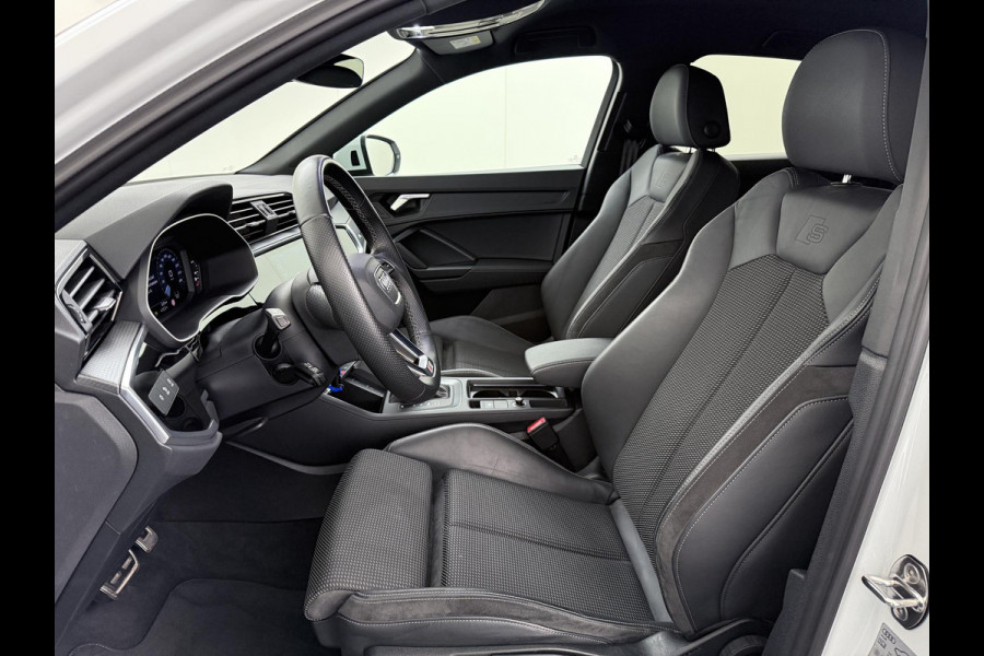 Audi Q3 Sportback 45 TFSI e S Edition VAN: €36.900,- VOOR: €31.877,- UW EINDEJAARSVOORDEEL: €5.023,- | PLUG IN HYBRIDE||2x S-LINE BINNEN + BUITEN| ADAPTIVE CRUISE| DODE HOEK | ELEK. TREKHAAK| DIG. DASH|