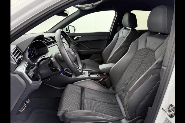 Audi Q3 Sportback 45 TFSI e S Edition VAN: €36.900,- VOOR: €31.877,- UW EINDEJAARSVOORDEEL: €5.023,- | PLUG IN HYBRIDE||2x S-LINE BINNEN + BUITEN| ADAPTIVE CRUISE| DODE HOEK | ELEK. TREKHAAK| DIG. DASH|