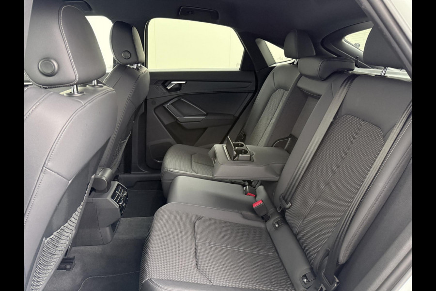 Audi Q3 Sportback 45 TFSI e S Edition VAN: €36.900,- VOOR: €31.877,- UW EINDEJAARSVOORDEEL: €5.023,- | PLUG IN HYBRIDE||2x S-LINE BINNEN + BUITEN| ADAPTIVE CRUISE| DODE HOEK | ELEK. TREKHAAK| DIG. DASH|