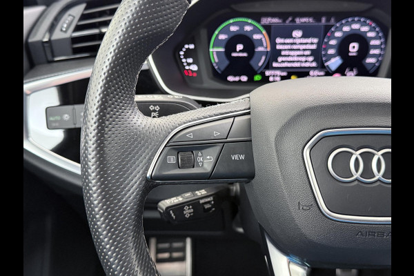 Audi Q3 Sportback 45 TFSI e S Edition VAN: €36.900,- VOOR: €31.877,- UW EINDEJAARSVOORDEEL: €5.023,- | PLUG IN HYBRIDE||2x S-LINE BINNEN + BUITEN| ADAPTIVE CRUISE| DODE HOEK | ELEK. TREKHAAK| DIG. DASH|