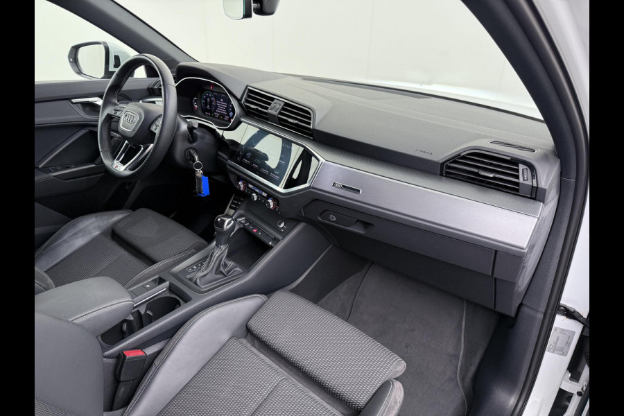 Audi Q3 Sportback 45 TFSI e S Edition VAN: €36.900,- VOOR: €31.877,- UW EINDEJAARSVOORDEEL: €5.023,- | PLUG IN HYBRIDE||2x S-LINE BINNEN + BUITEN| ADAPTIVE CRUISE| DODE HOEK | ELEK. TREKHAAK| DIG. DASH|