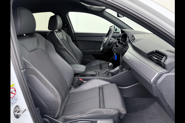 Audi Q3 Sportback 45 TFSI e S Edition VAN: €36.900,- VOOR: €31.877,- UW EINDEJAARSVOORDEEL: €5.023,- | PLUG IN HYBRIDE||2x S-LINE BINNEN + BUITEN| ADAPTIVE CRUISE| DODE HOEK | ELEK. TREKHAAK| DIG. DASH|