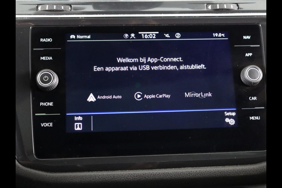 Volkswagen Tiguan Allspace 1.5 TSI Highline Business R 7p. 150PK | Panoramadak | Wegklapbare trekhaak | Stoelverwarming | Camera | Navigatie