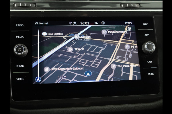 Volkswagen Tiguan Allspace 1.5 TSI Highline Business R 7p. 150PK | Panoramadak | Wegklapbare trekhaak | Stoelverwarming | Camera | Navigatie