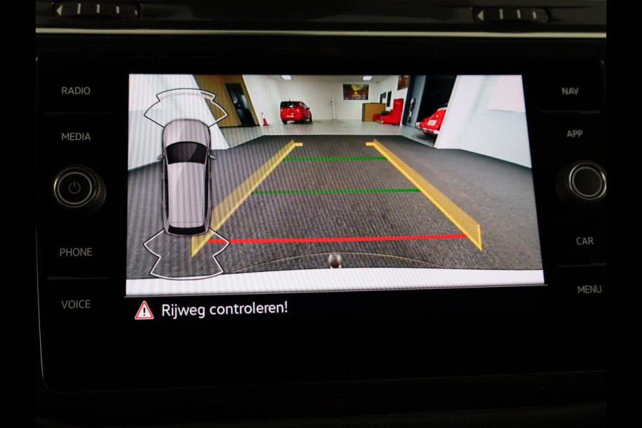 Volkswagen Tiguan Allspace 1.5 TSI Highline Business R 7p. 150PK | Panoramadak | Wegklapbare trekhaak | Stoelverwarming | Camera | Navigatie