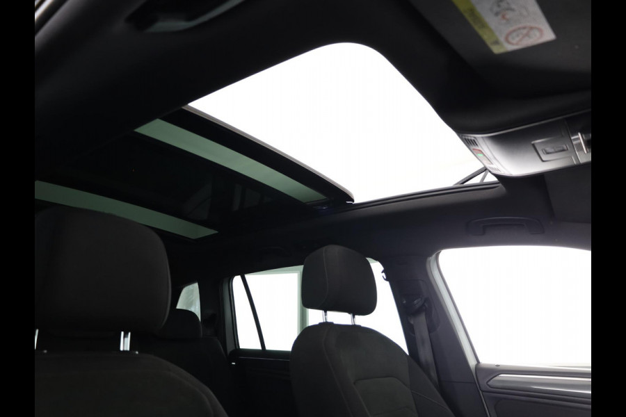 Volkswagen Tiguan Allspace 1.5 TSI Highline Business R 7p. 150PK | Panoramadak | Wegklapbare trekhaak | Stoelverwarming | Camera | Navigatie