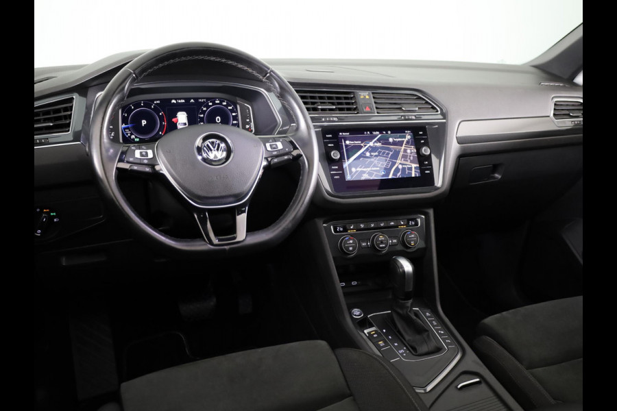 Volkswagen Tiguan Allspace 1.5 TSI Highline Business R 7p. 150PK | Panoramadak | Wegklapbare trekhaak | Stoelverwarming | Camera | Navigatie