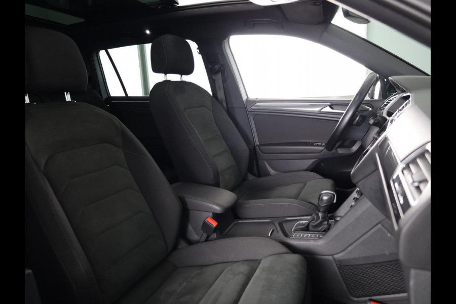 Volkswagen Tiguan Allspace 1.5 TSI Highline Business R 7p. 150PK | Panoramadak | Wegklapbare trekhaak | Stoelverwarming | Camera | Navigatie