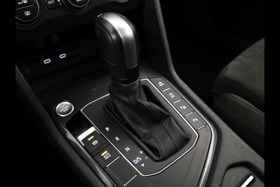 Volkswagen Tiguan Allspace 1.5 TSI Highline Business R 7p. 150PK | Panoramadak | Wegklapbare trekhaak | Stoelverwarming | Camera | Navigatie