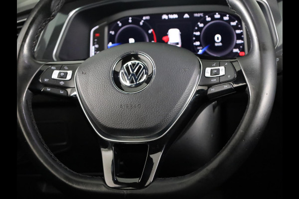 Volkswagen Tiguan Allspace 1.5 TSI Highline Business R 7p. 150PK | Panoramadak | Wegklapbare trekhaak | Stoelverwarming | Camera | Navigatie